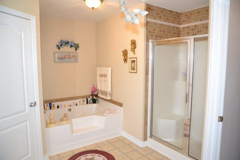 GardenTub & Separate Shower photo 2370Barberee13MasterBathroom1024x768.jpg