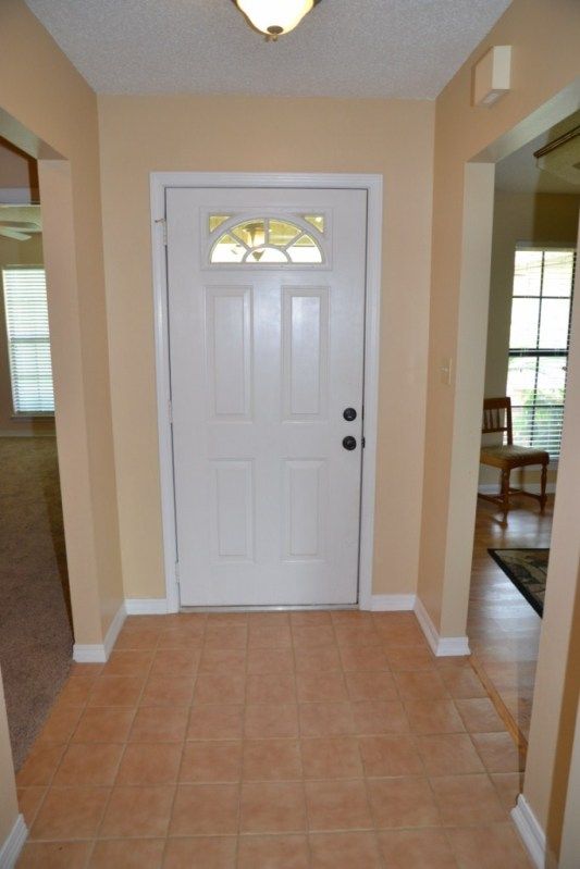 The tiled Foyer photo 2785WillowBend03Foyer1024x768.jpg