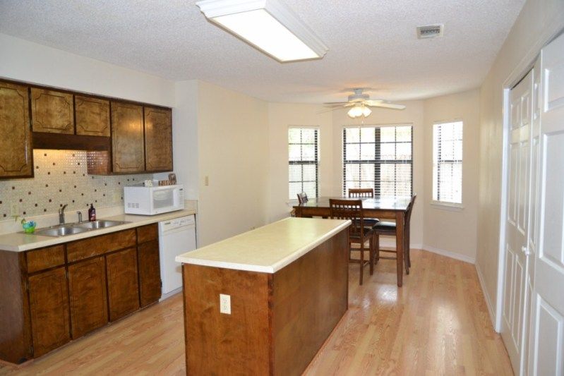 The Kitchen & Breakfast Nook photo 2785WillowBend08KitchenBreakfast1024x768.jpg
